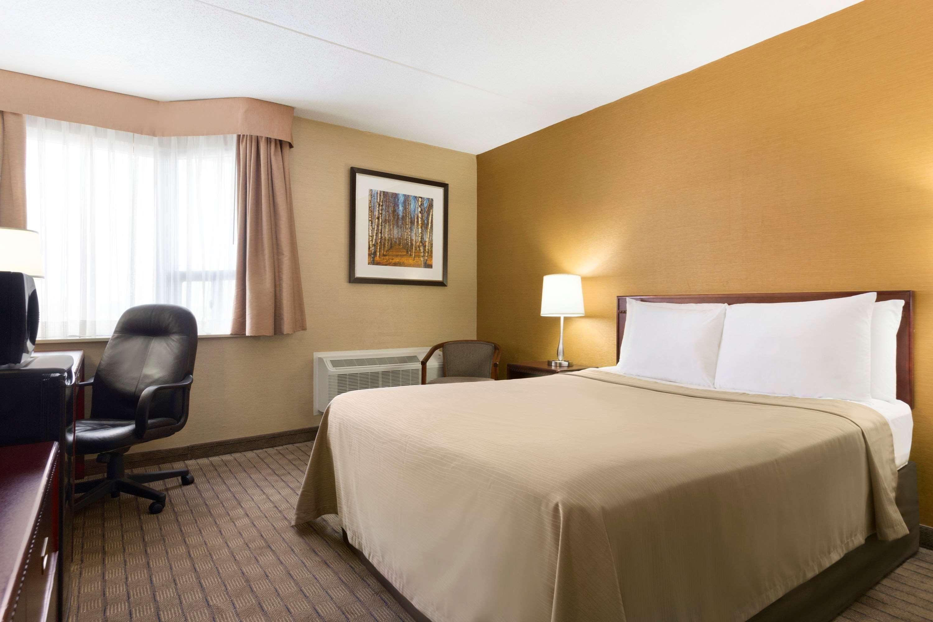 Travelodge By Wyndham Toronto East Exterior photo