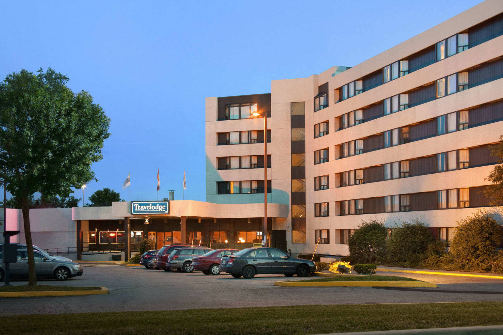 Travelodge By Wyndham Toronto East Exterior photo